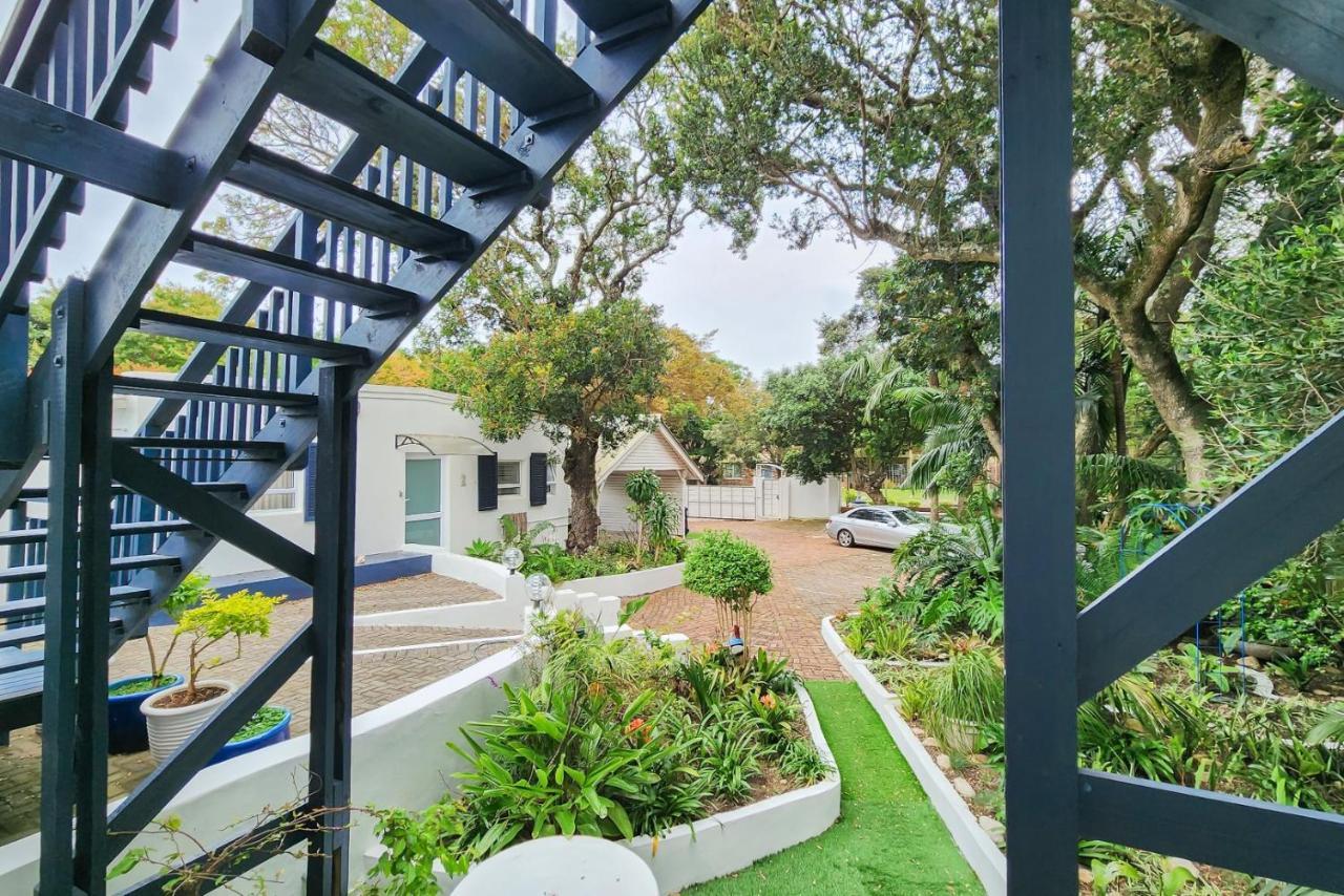 Blue'S Guest House - East London Bonza Bay Экстерьер фото