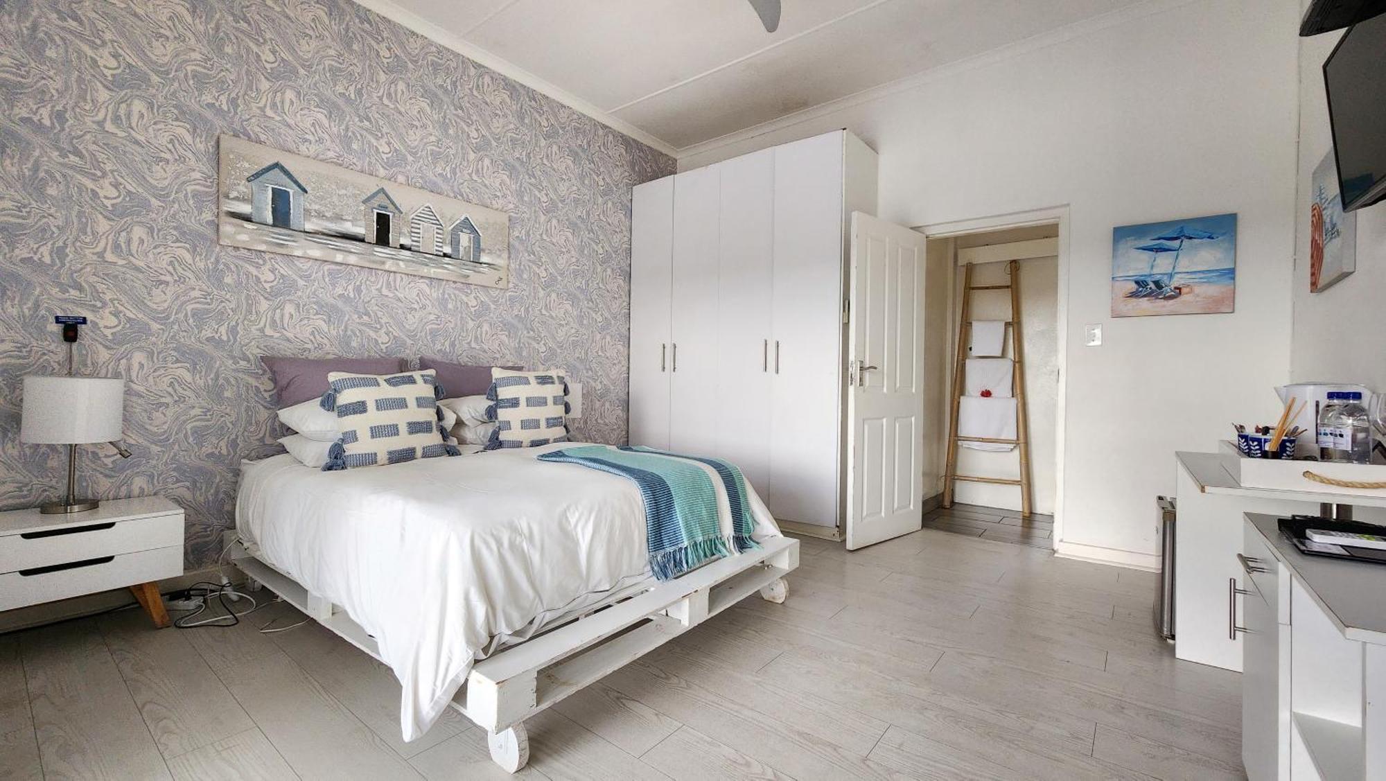 Blue'S Guest House - East London Bonza Bay Экстерьер фото