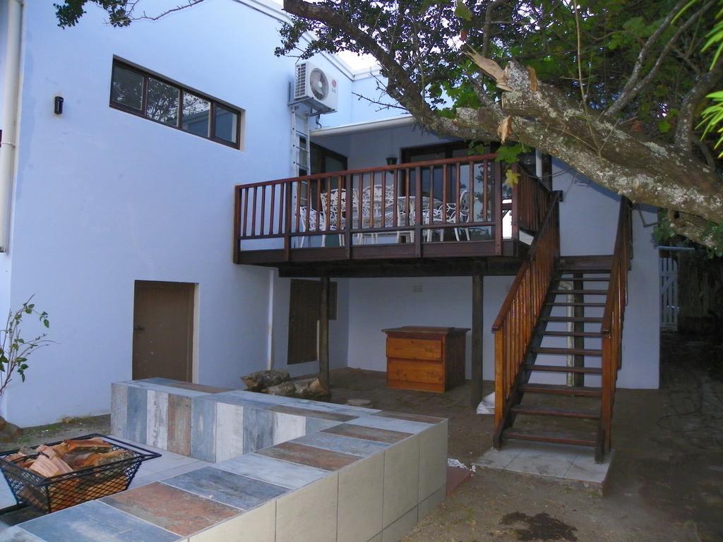 Blue'S Guest House - East London Bonza Bay Экстерьер фото
