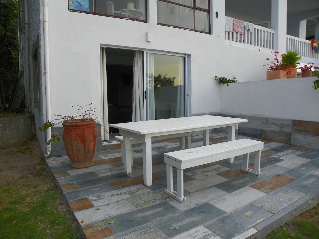 Blue'S Guest House - East London Bonza Bay Экстерьер фото