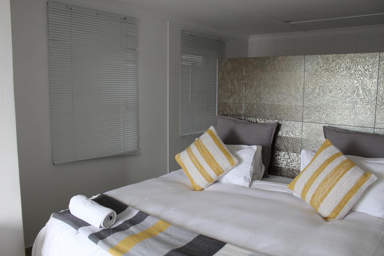 Blue'S Guest House - East London Bonza Bay Экстерьер фото