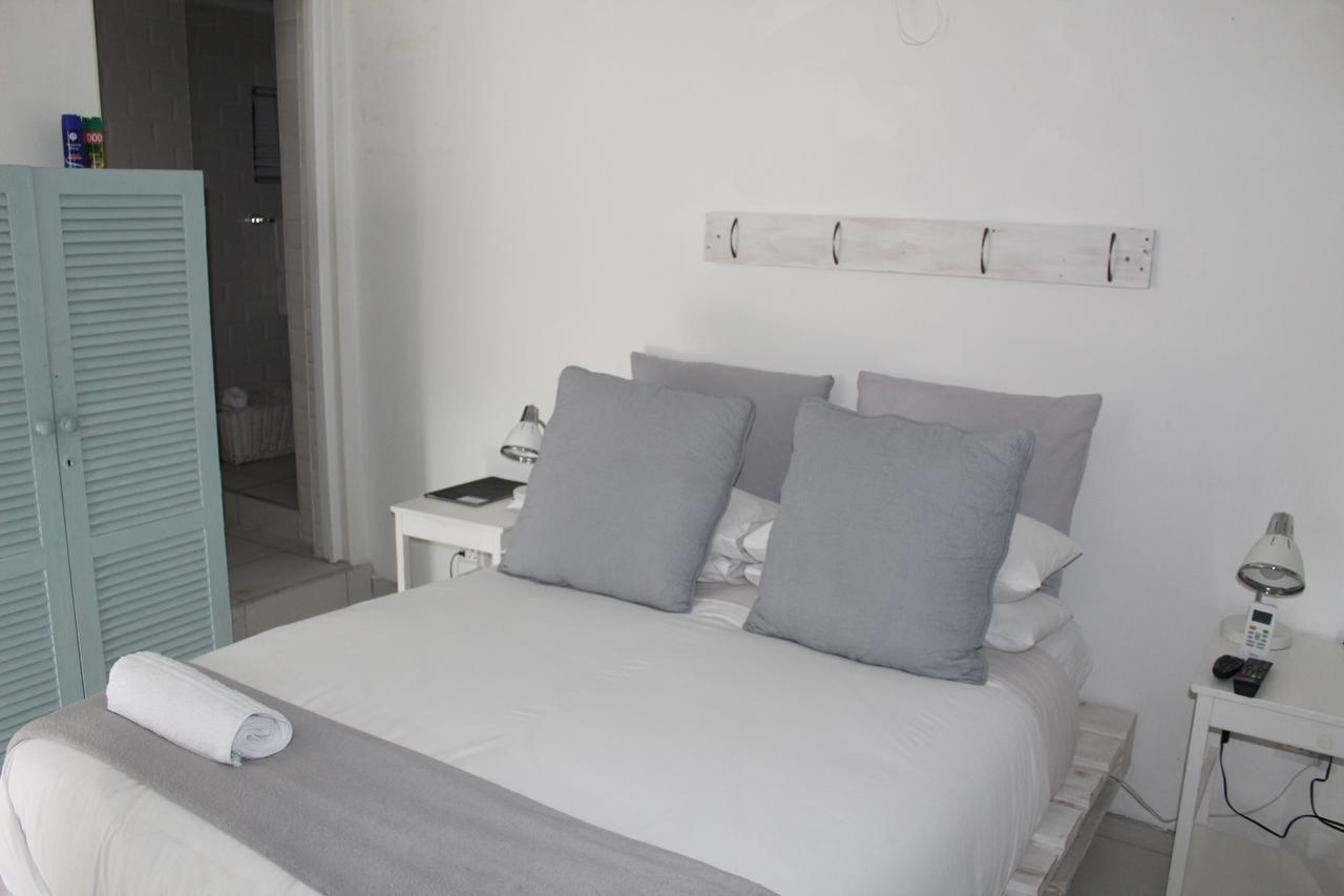 Blue'S Guest House - East London Bonza Bay Экстерьер фото
