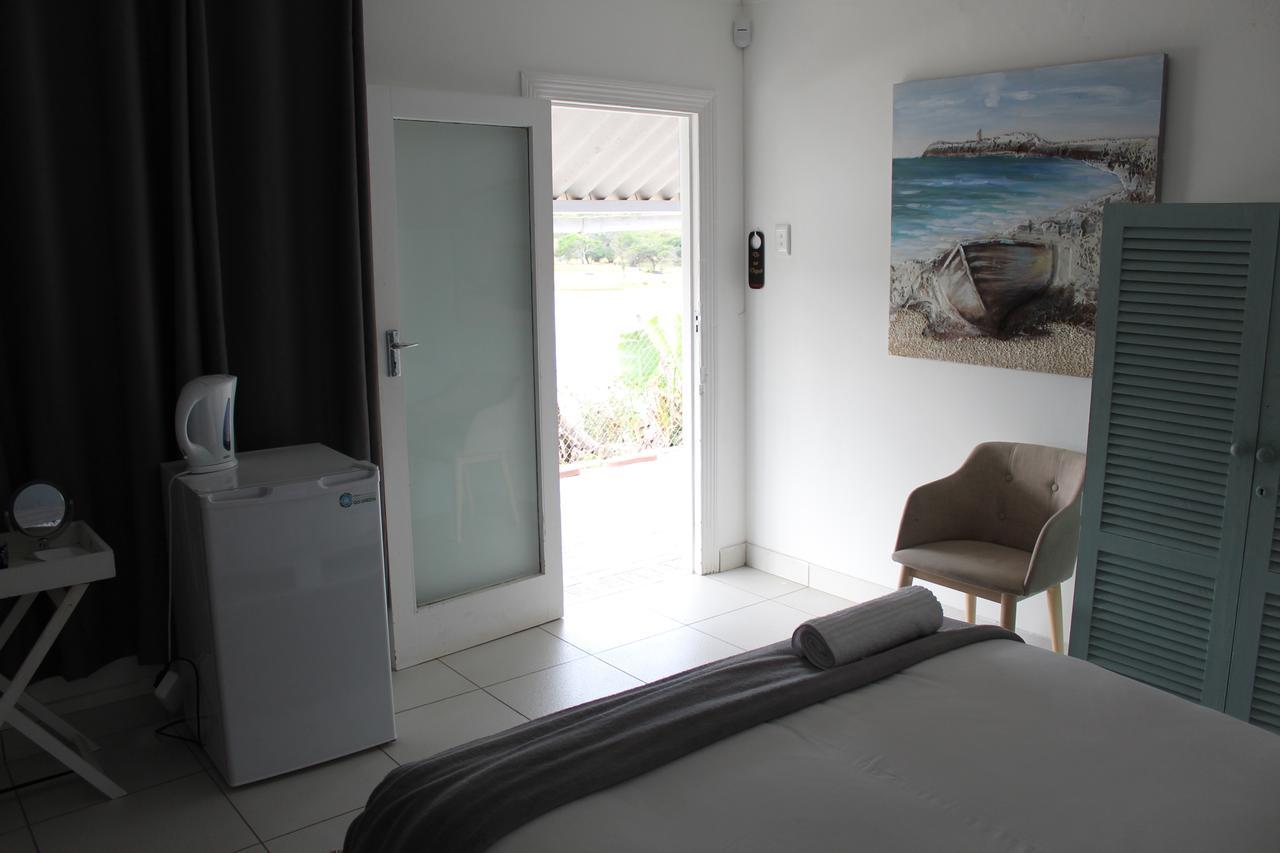 Blue'S Guest House - East London Bonza Bay Экстерьер фото