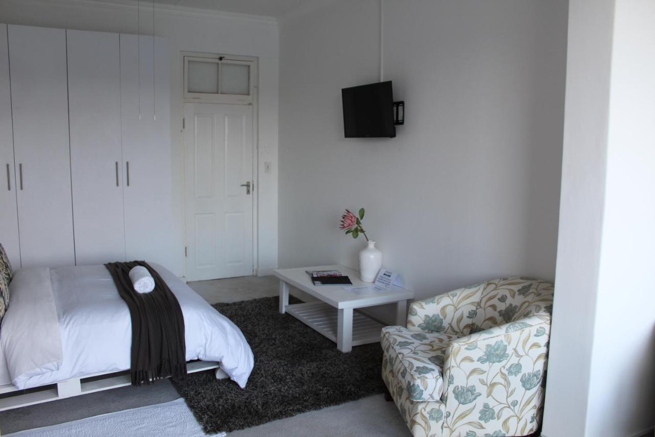 Blue'S Guest House - East London Bonza Bay Экстерьер фото