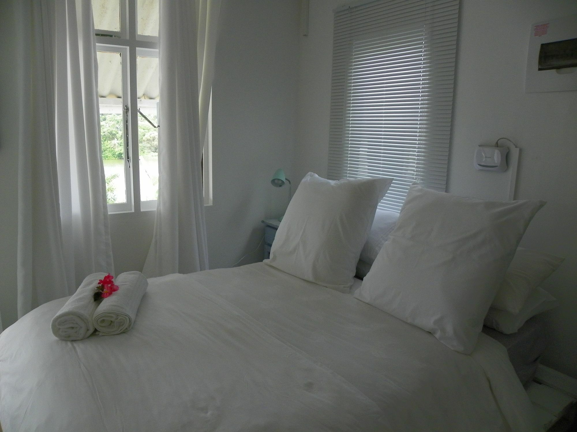 Blue'S Guest House - East London Bonza Bay Экстерьер фото