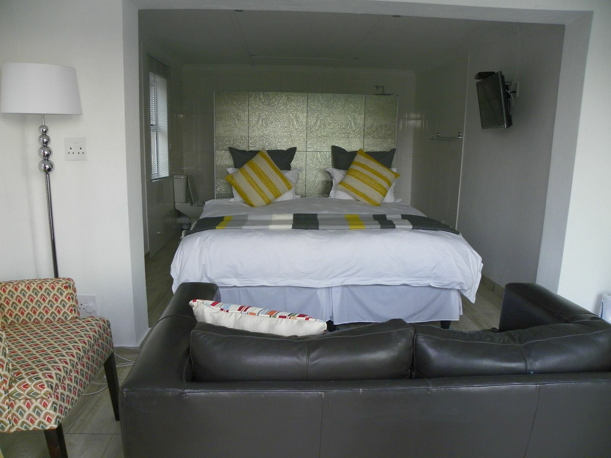 Blue'S Guest House - East London Bonza Bay Экстерьер фото