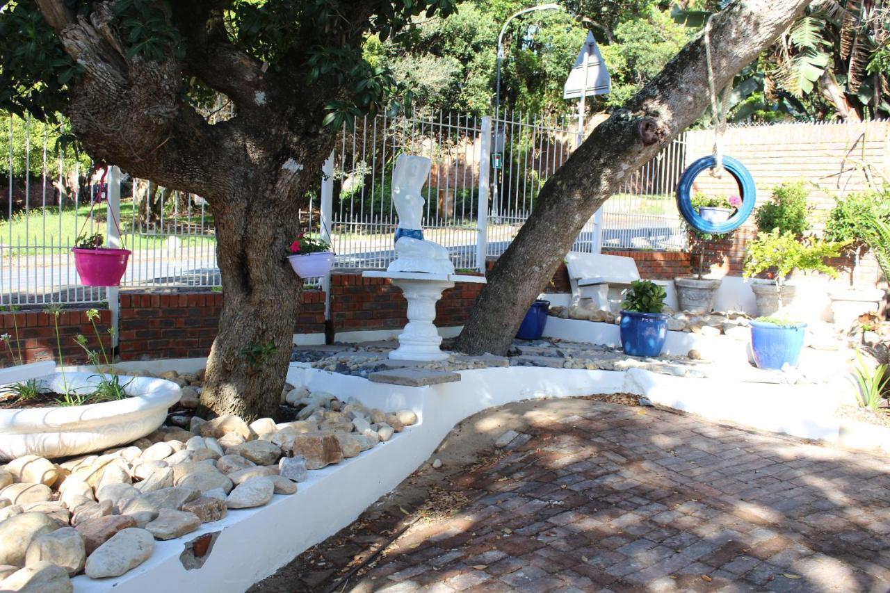Blue'S Guest House - East London Bonza Bay Экстерьер фото
